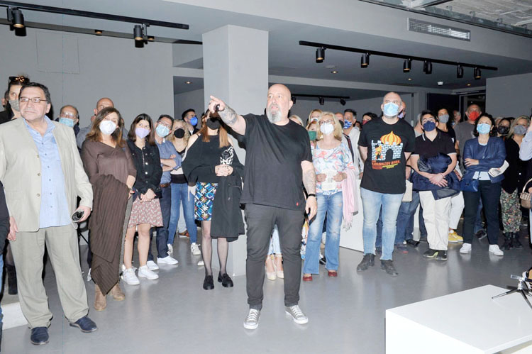 Παρουσίαση των Κόμικς «Οι Κωνικοί Άνθρωποι» και της σειράς έργων «ΤΑ ΚΤΗΡΙΑ» στον χώρο τέχνης Μελάνυθρος στο Καλλιμάρμαρο.. Image